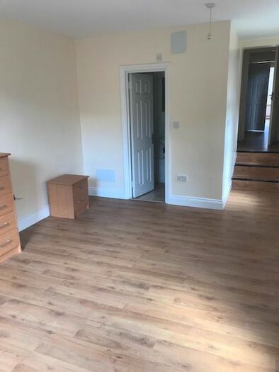 3 Bedroom Flat To Rent In Wolverton Garden, London, W6