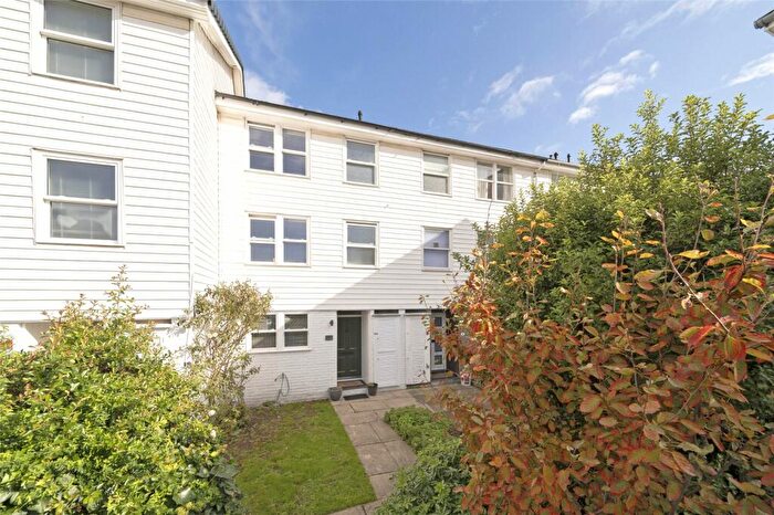 4 Bedroom House To Rent In Glentham Gardens, London, SW13