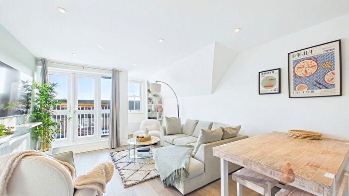 2 Bedroom Flat For Sale In Parkfield Road, Worthing, BN13