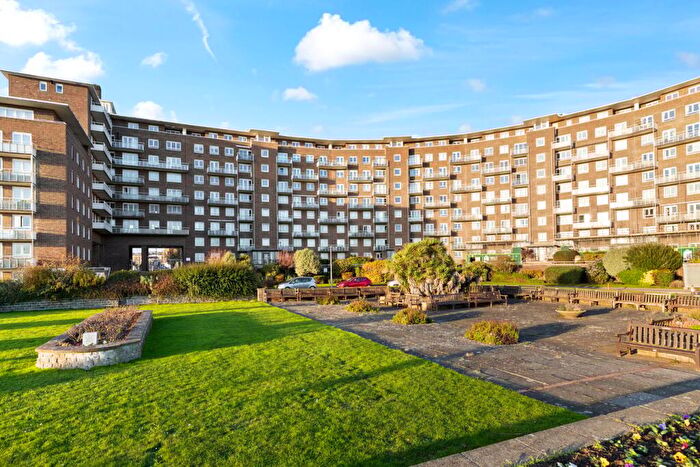 2 Bedroom Flat For Sale In The Gateway, Dover, CT16
