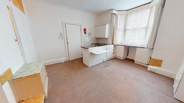 Studio To Rent In Devonshire Place, Kemptown, Brighton, BN2
