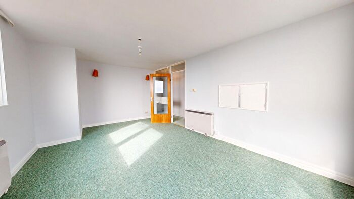 2 Bedroom Flat To Rent In Russell Square, City Centre, Brighton, BN1