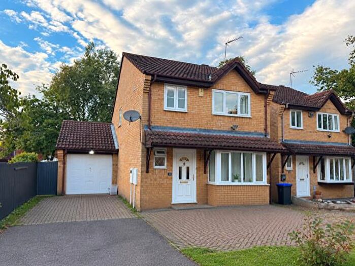 3 Bedroom Detached House To Rent In Hidcote Close, East Hunsbury, Northampton, NN4