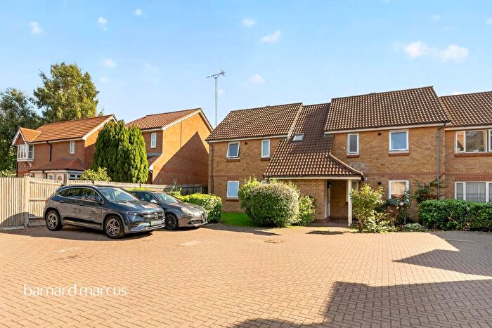 1 Bedroom Flat For Sale In Farriers Road, Epsom, KT17