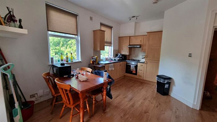 2 Bedroom Property To Rent In Southfield Road, Chiswick, W4