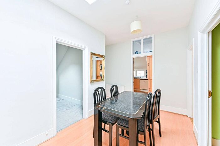 2 Bedroom Flat To Rent In Leigham Court, Streatham, London, SW16