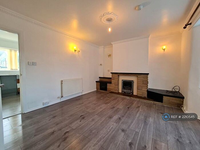 3 Bedroom Semi-Detached House To Rent In Longford Crescent, Nottingham, NG6