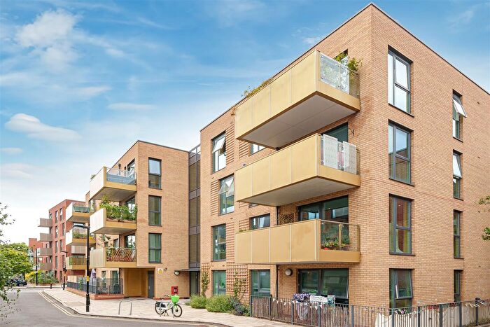 1 Bedroom Flat To Rent In Leigh Court, Kings Walk, SE5