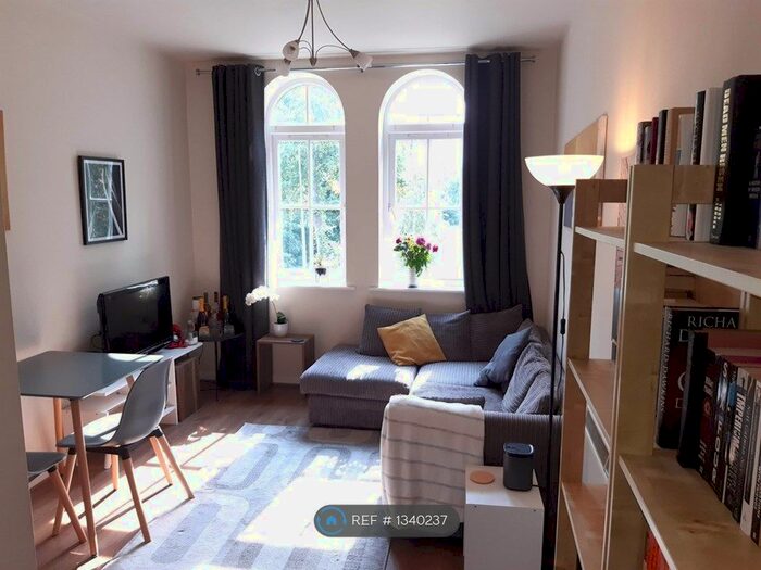 2 Bedroom Flat To Rent In Woodholme Court, Liverpool, L25