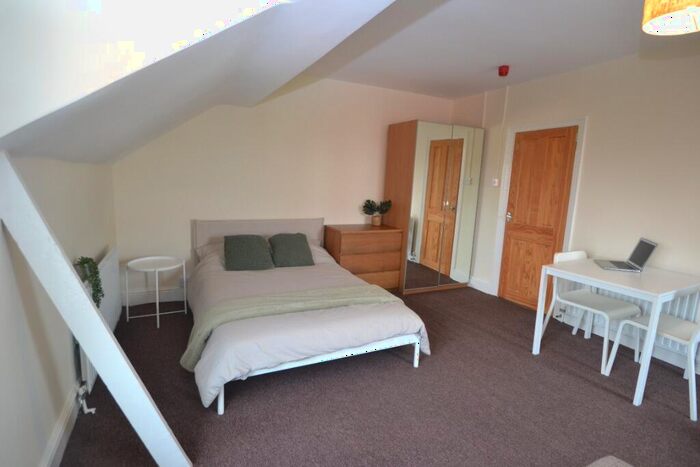 1 Bedroom Flat To Rent In Henry Road, West Bridgford, NG2