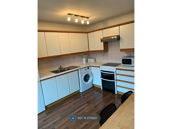 2 Bedroom Flat To Rent In Cornwall Street, Glasgow, G41