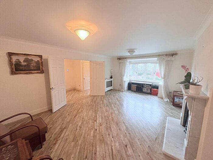 4 Bedroom Detached House For Sale In Fairview Road, Chigwell, IG7