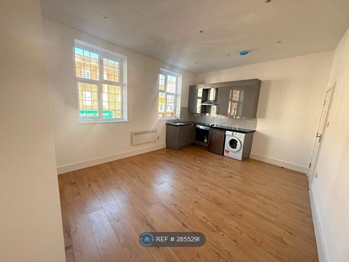 2 Bedroom Flat To Rent In High St, Ruislip, HA4