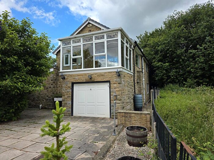 3 Bedroom Detached House To Rent In Birkenshaw Lane, Birkenshaw, West Yorkshire, BD11