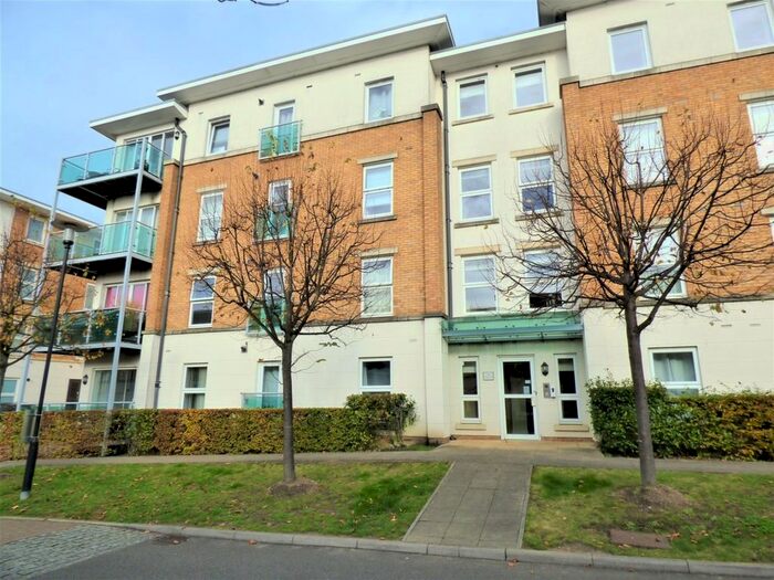 2 Bedroom Flat To Rent In Highbury Drive, Leatherhead KT22