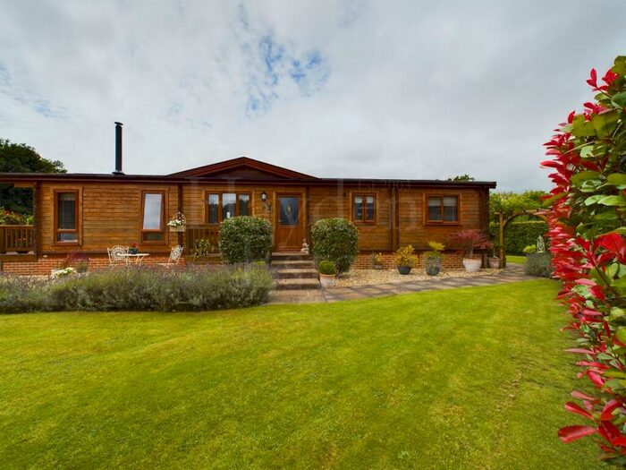 2 Bedroom Park Home For Sale In The Beechwoods, Button Bridge, Kinlet, DY12