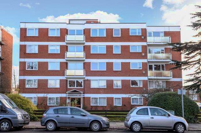 3 Bedroom Apartment To Rent In Sherbrook House, Ballards Lane, N3