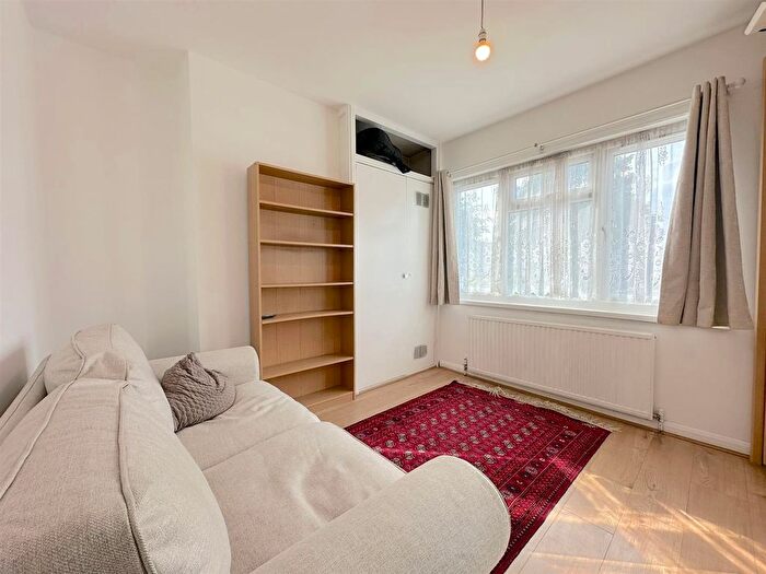 1 Bedroom Flat To Rent In John Street, Hounslow, Middlesex, TW3