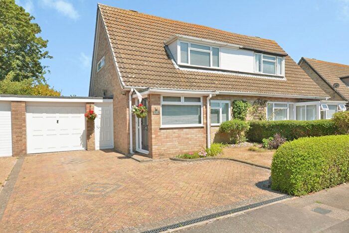 2 Bedroom Bungalow For Sale In Tartane Lane, Dymchurch, Romney Marsh, Kent, TN29