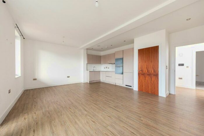 2 Bedroom Apartment To Rent In Wycliffe House, Cranbrook Road, Ilford, IG1