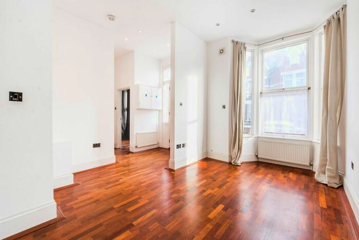 1 Bedroom Flat To Rent In Fairbridge Road, Upper Holloway, London, N19