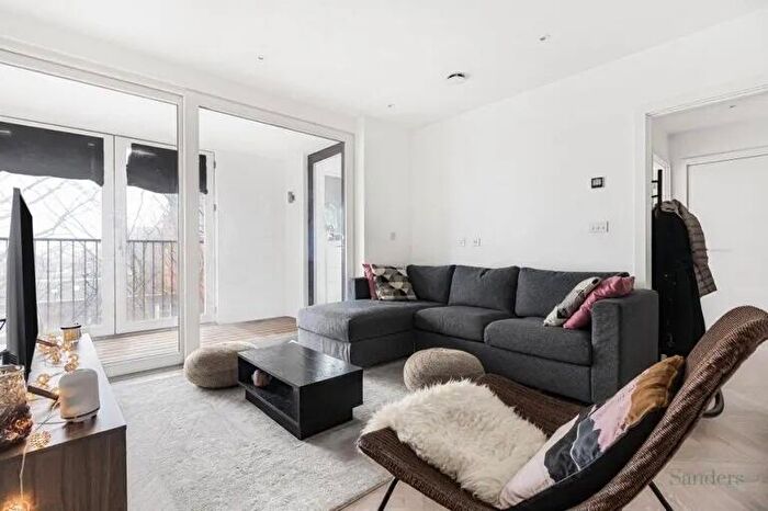 1 Bedroom Flat To Rent In Sterling Way, London, N7