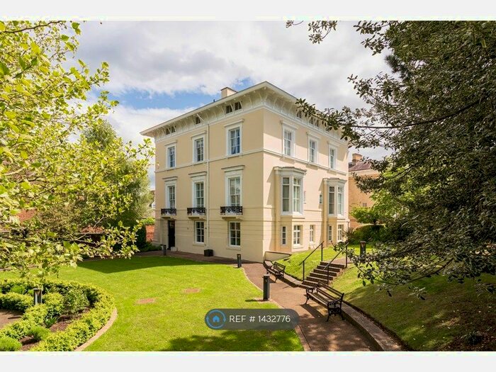 3 Bedroom Flat To Rent In Mill Mount, York, YO24