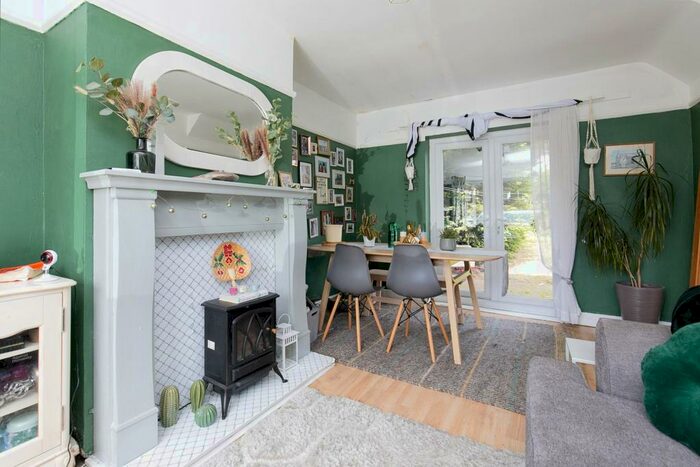 2 Bedroom Semi-Detached House For Sale In Crompton Close, Higher Kinnerton, Caer, Crompton Close, CH4