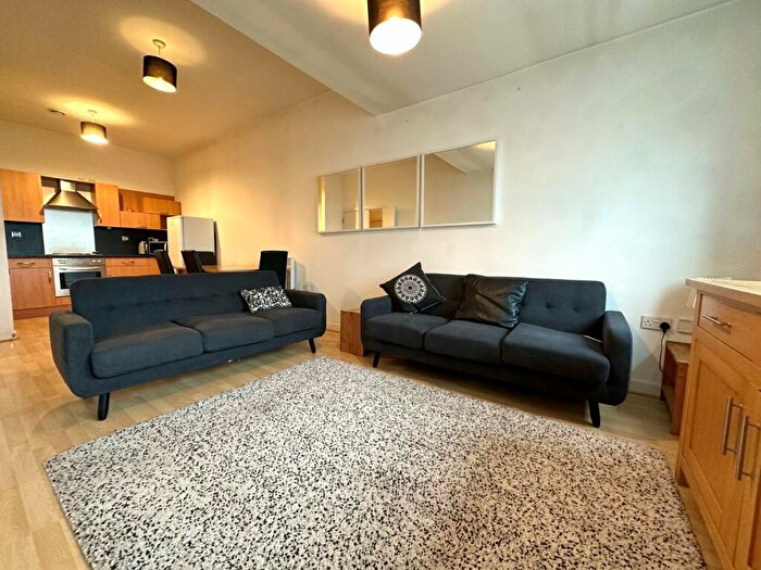 2 Bedroom Flat To Rent In Leeds, Uk, LS11