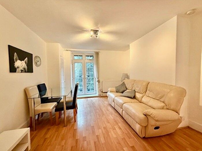 2 Bedroom Flat To Rent In Charlotte Terrace, London, N1