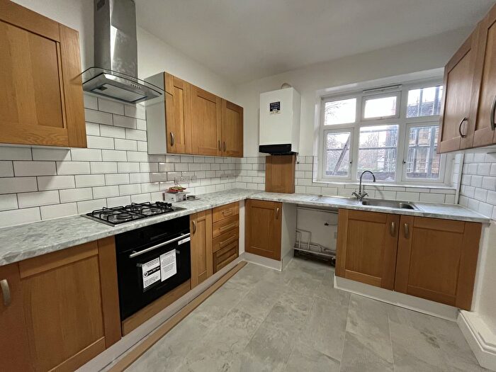 3 Bedroom Flat To Rent In Fayland Avenue, Streatham, SW16