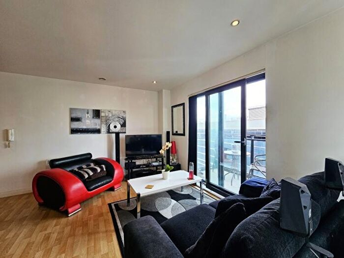2 Bedroom Apartment For Sale In One Brewery Wharf, Waterloo Street, Leeds West Yorkshire, LS10