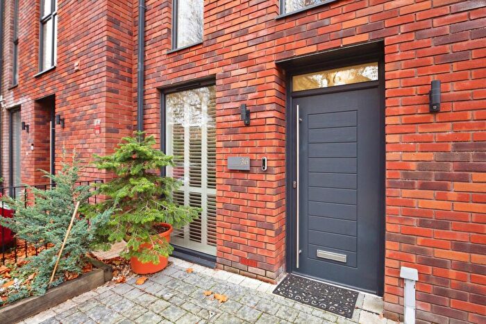 4 Bedroom Town House For Sale In St. Stephen Street, Salford, M3