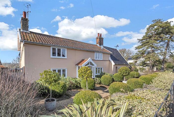 4 Bedroom Detached House For Sale In Fishponds Way, Haughley, Stowmarket, IP14