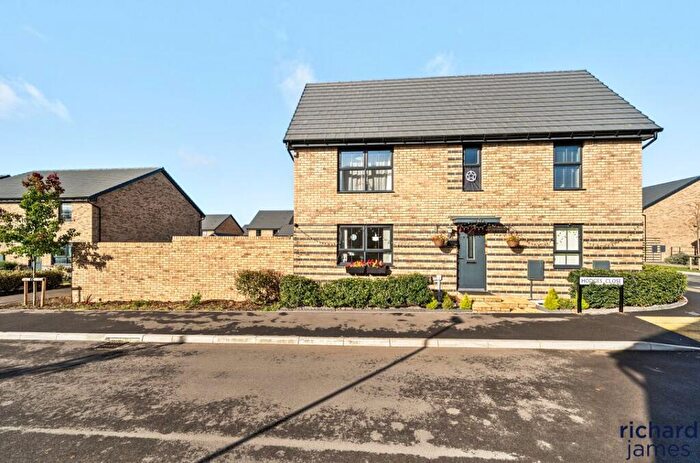 3 Bedroom Semi Detached House For Sale In Hodges Close, Swindon, SN1