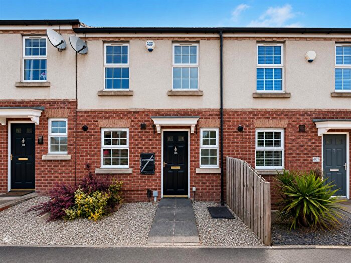 2 Bedroom Town House For Sale In Thornton Road, Kendray, Barnsley, S70