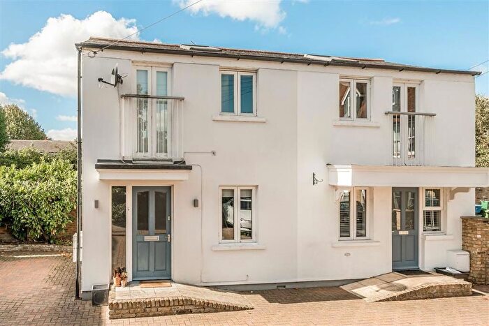 1 Bedroom Semi-detached House For Sale In Trinder Mews, Teddington, TW11