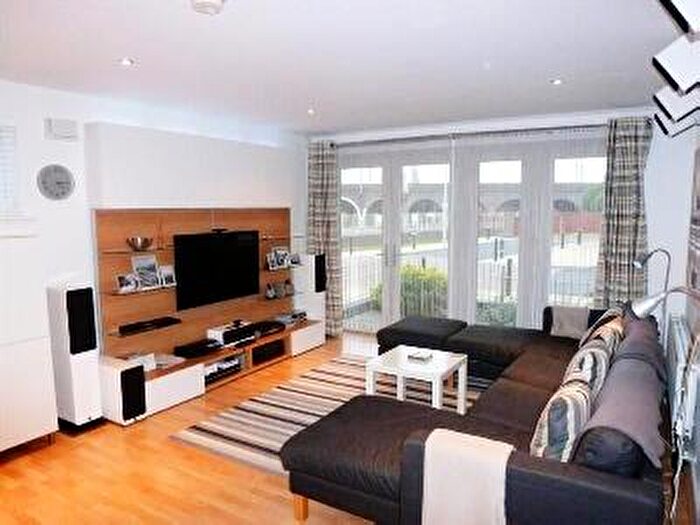 3 Bedroom Flat For Sale In Cubitt Way, Peterborough, PE2