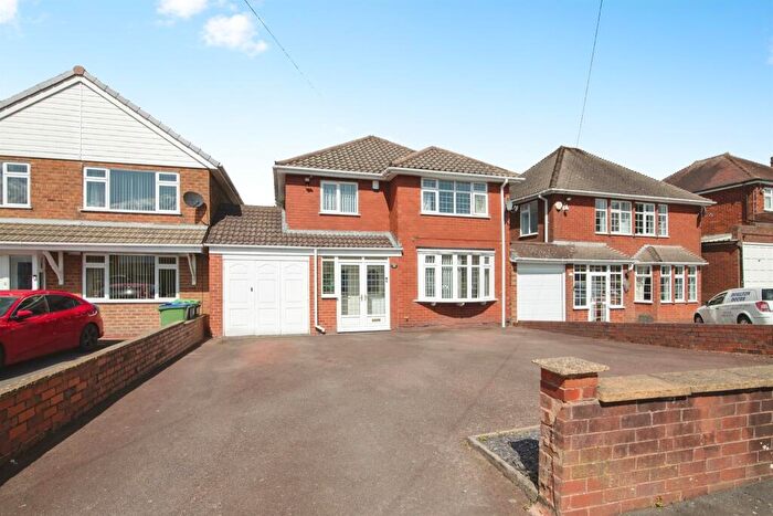3 Bedroom Detached House For Sale In Darbys Hill Road, Tividale, Oldbury, B69