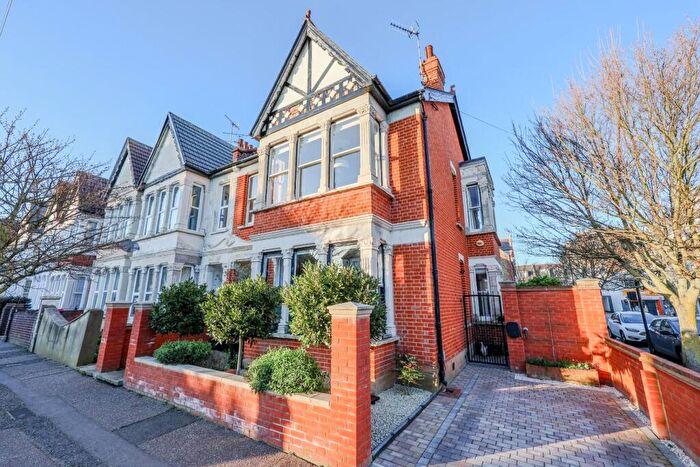 4 Bedroom End Of Terrace House For Sale In Burdett Avenue, Westcliff-On-Sea, SS0
