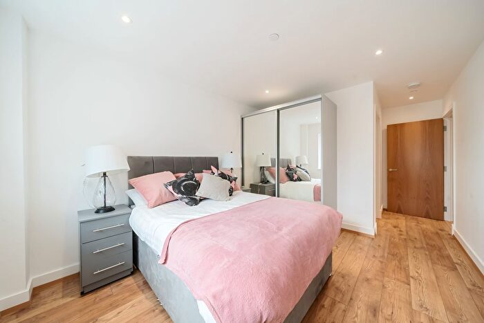 2 Bedroom Flat To Rent In Mast Quay, London, SE18