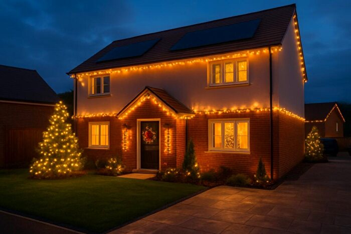 4 Bedroom Link Detached House For Sale In Daggons Road, Alderholt, Fordingbridge, SP6