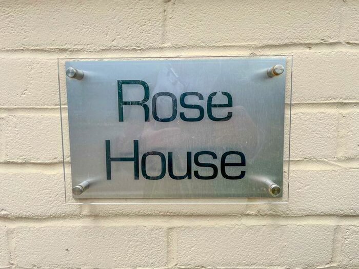 5 Bedroom Semi-Detached House For Sale In Roses Close, Cublington, LU7