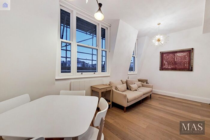 2 Bedroom Flat To Rent In Kempsford Gardens, London, SW5