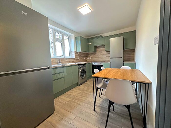 4 Bedroom Terraced House To Rent In White Horse Lane, London, E1