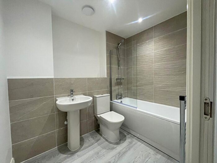 2 Bedroom Apartment For Sale In The Woodlands, Abbey Road, Phase, Oldbury, West Midlands, B68