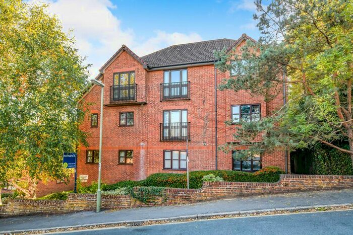 1 Bedroom Flat To Rent In Cambridge Road, Aldershot, GU11