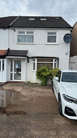 5 Bedroom End Of Terrace House To Rent In Chalgrove Crescent, Ilford, IG5