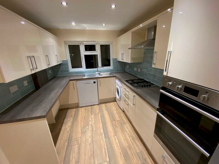 2 Bedroom Apartment To Rent In Long Chaulden, Hemel Hempstead, HP1