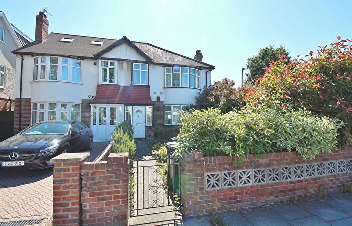 3 Bedroom Semi-Detached House To Rent In Twickenham Road, Isleworth, TW7